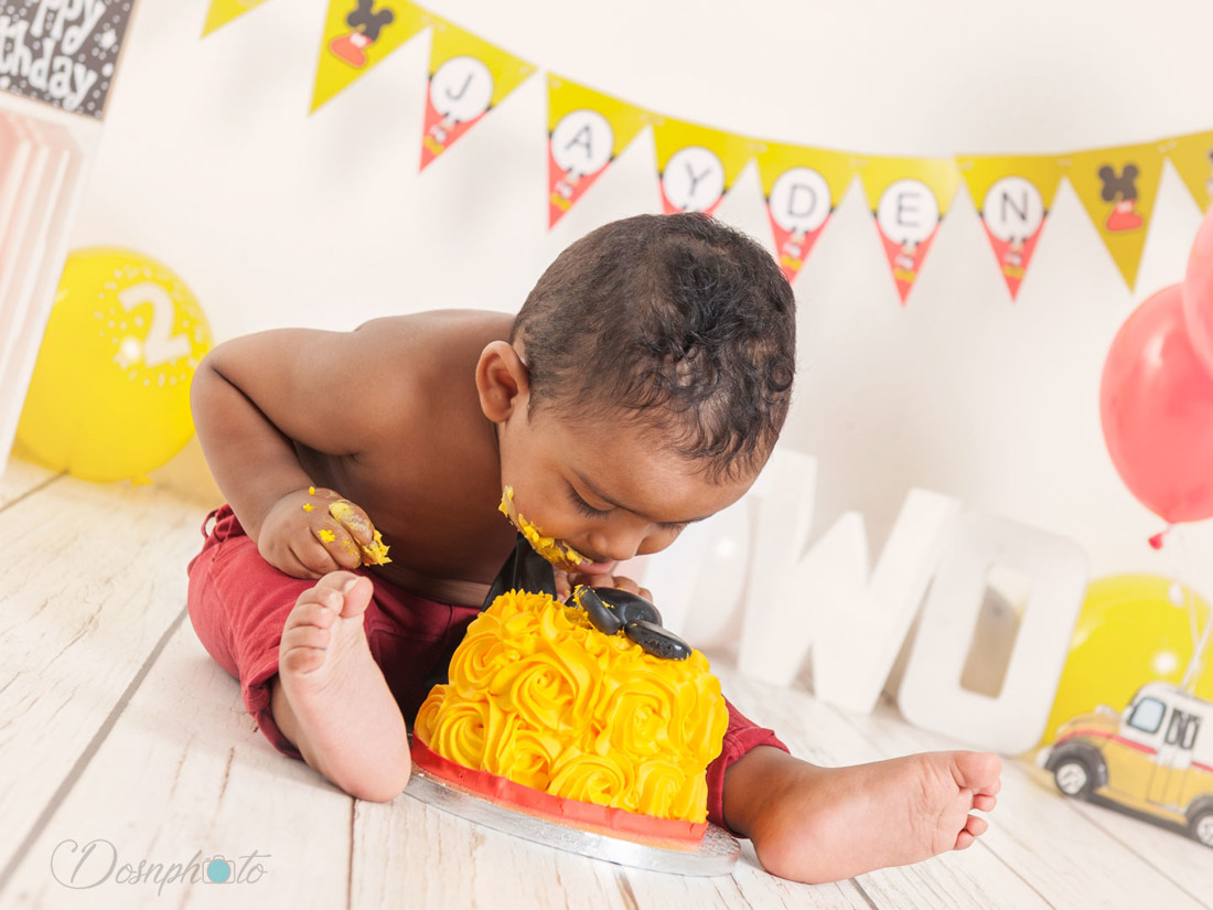 smash-cake-fotografo-barcelona-reportake-pastel-hospitalet-2