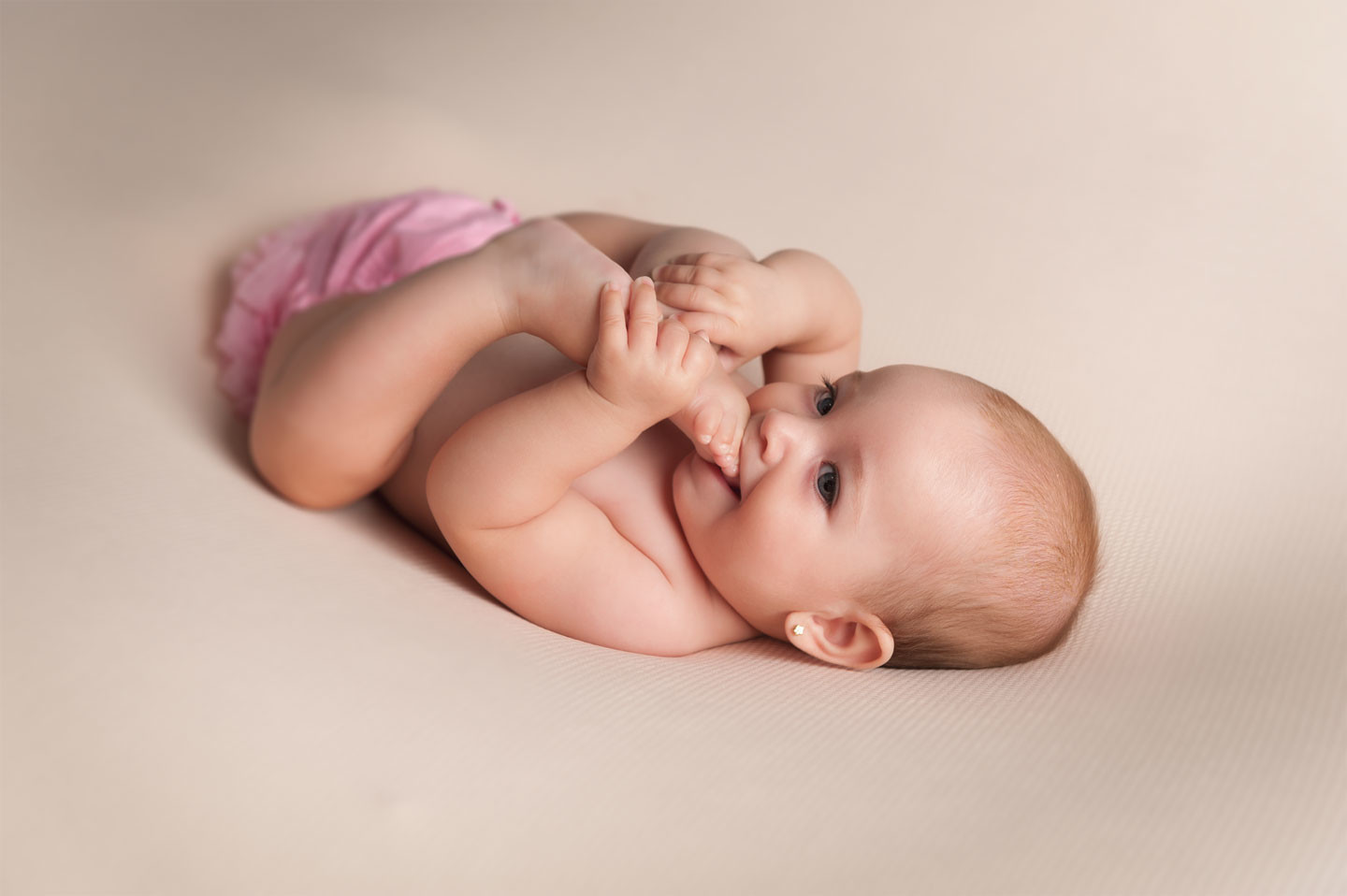reportaje-seguimiento-fotografo-barcelona-esplugues-hospitlaet-cuatro-meses-bebe-niña