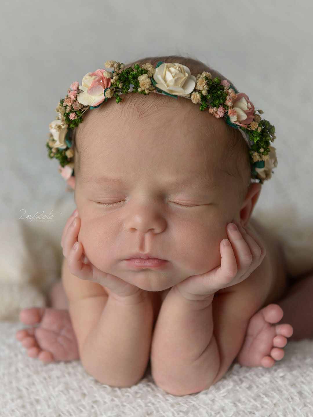 2nphoto - Sesión de newborn en Barcelona - reportaje-de-newborn-sesio-n-recien-nacido-fotografo-en-barcelona-hospitalet-cornella-pose-ranita.jpg