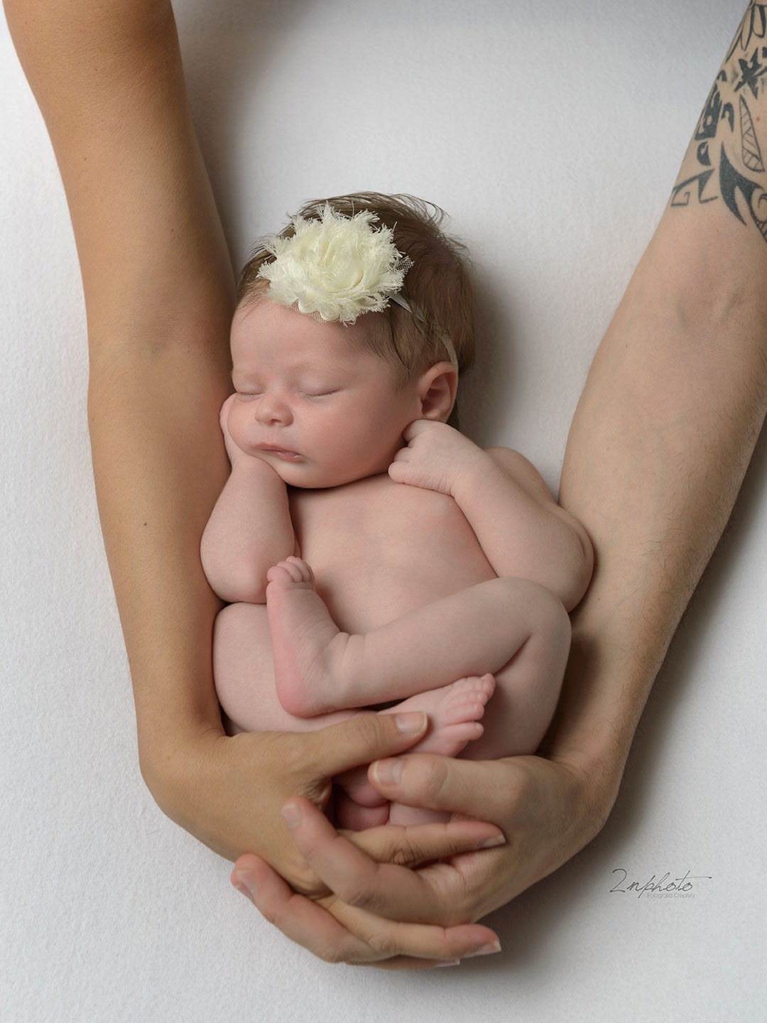 2nphoto - Sesión de newborn en Barcelona - reportaje-de-newborn-sesio-n-recien-nacido-fotografo-fotografia-infantil-en-barcelona-papis-hospitalet-cornella-nin-o-columpio.jpg