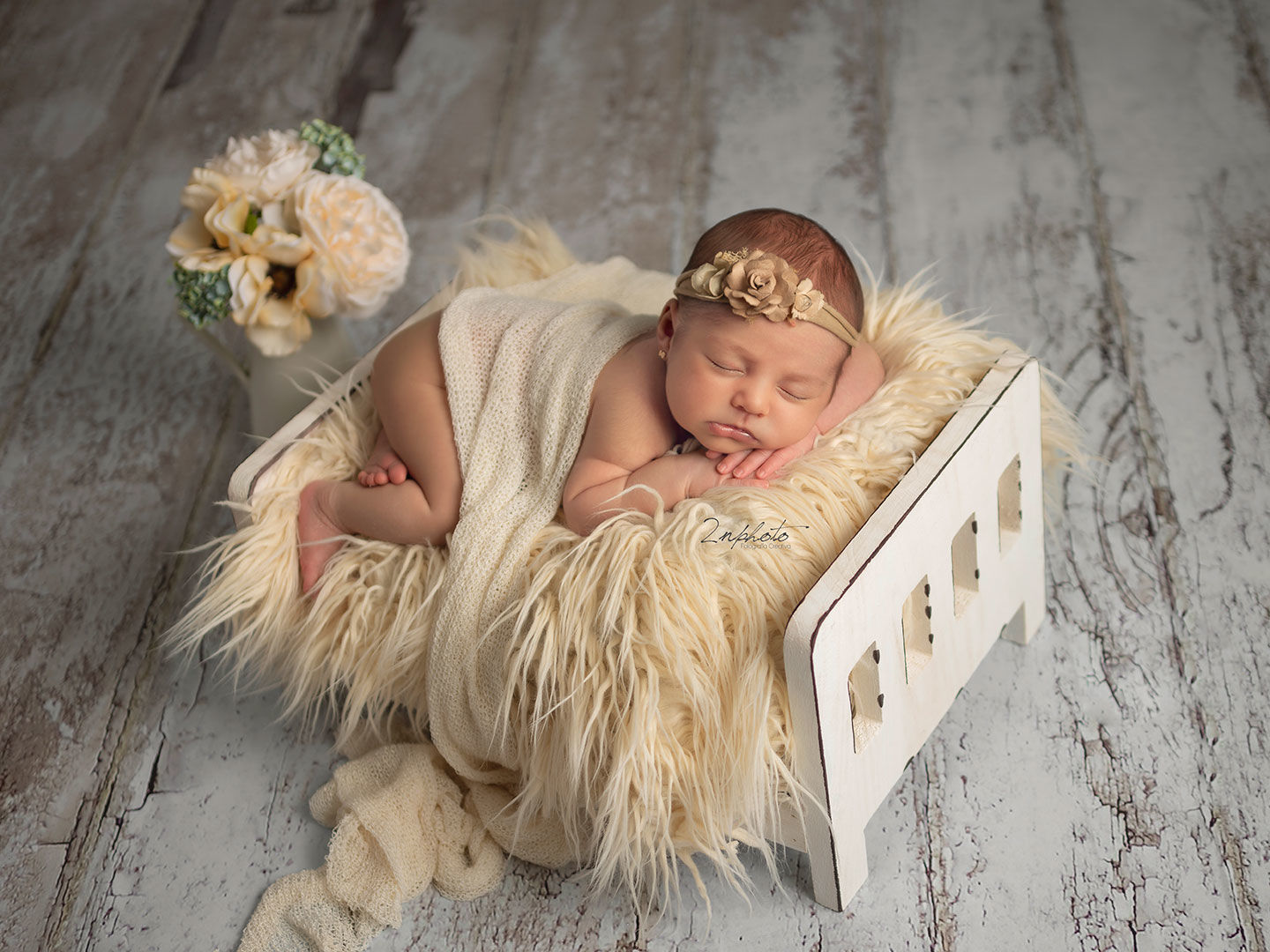 2nphoto - Sesión de newborn en Barcelona - sesio-nes-newborn-reportaje-recien-nacido-barcelona-foto-grafo-bebe-hospitalet-byn.jpg